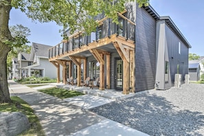 Interior - Elkhart Lake Townhome - 20 Mi to Sheboygan! (Elkhart Lake)