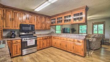 House (3 Bedrooms) | Interior