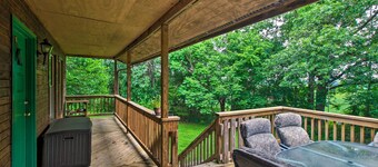 Pet-friendly VA Home ~ 30 Mi to Shenandoah NP
