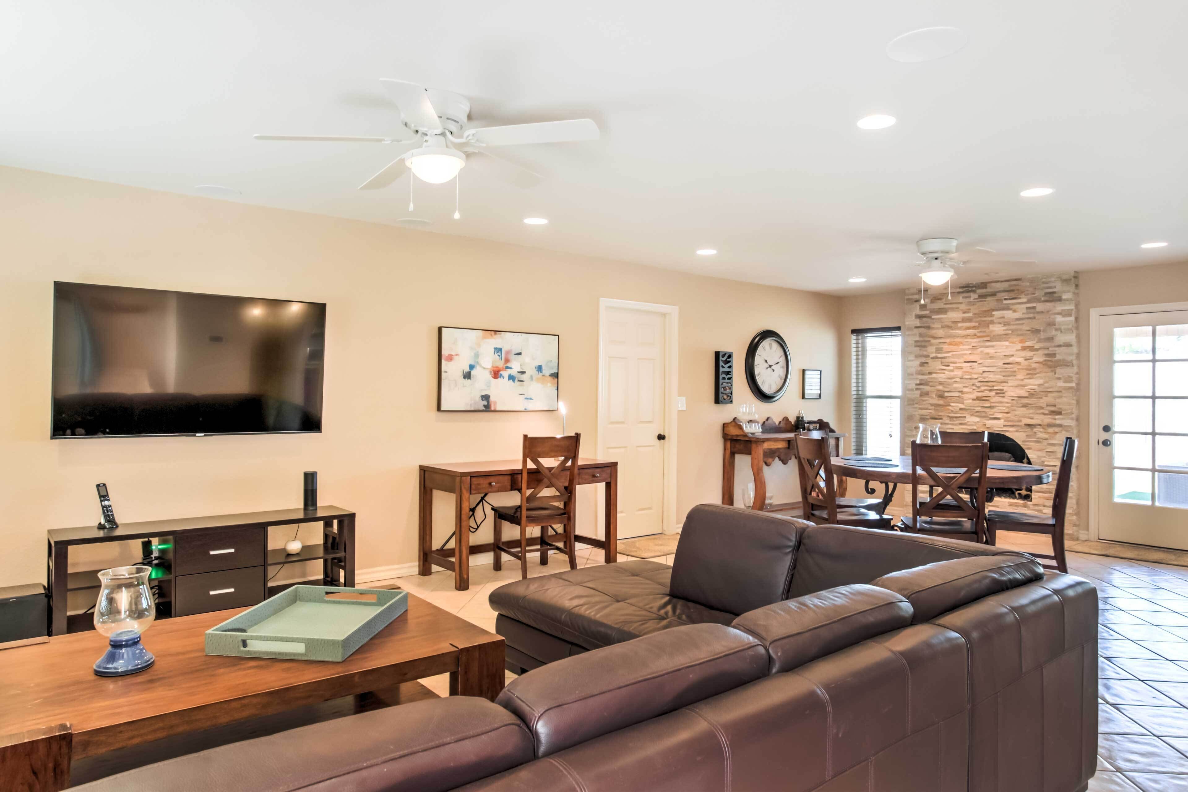 El Paso Smart House: Backyard - 12 Mi to Downtown