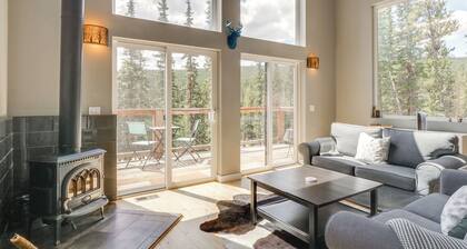 Private Deck: Secluded Fairplay Cabin