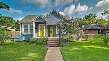 Cottage (2 Bedrooms) | Front of property