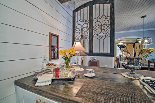 Pet-friendly Brenham Cottage w/ Yard!