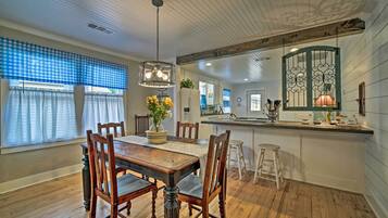 Cottage (2 Bedrooms) | Interior