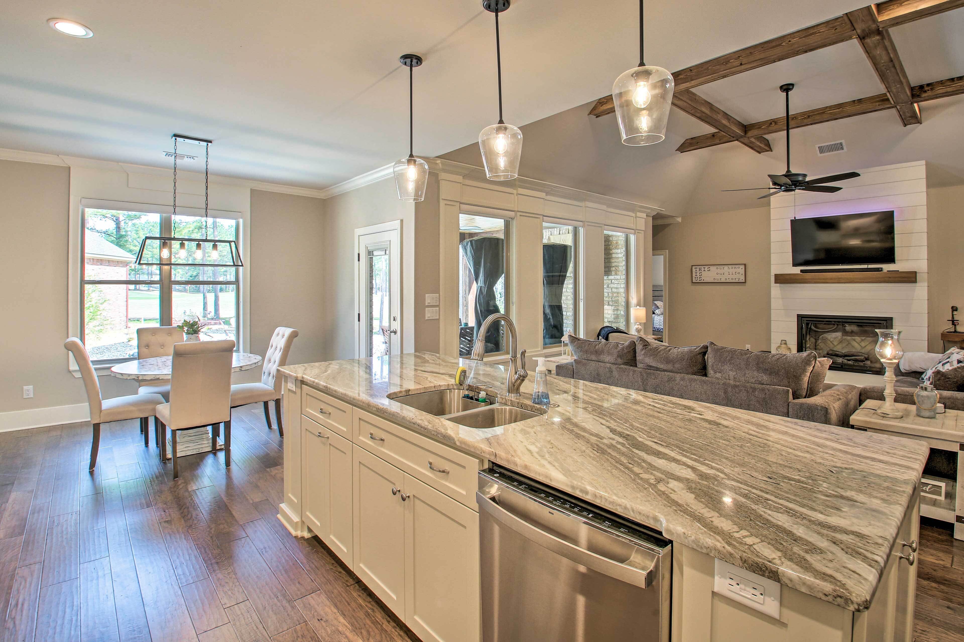 'greenside Bunker' w/ Fire Pit on Golf Course!