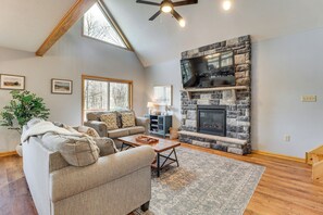 House (5 Bedrooms) | Living area | TV, fireplace, table tennis, books