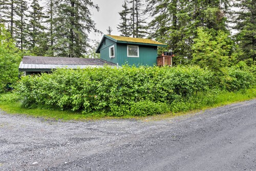 Peaceful, Quiet Seward Apt W/back Yard & Mtn Views