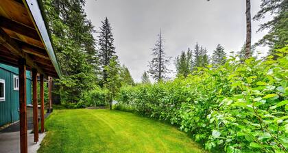 Peaceful, Quiet Seward Apt W/back Yard & Mtn Views