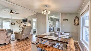 House (3 Bedrooms) | Interior