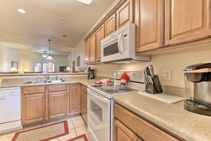 Apartment (3 Bedrooms) | Interior - Pool Access & Private Patio: Branson West Condo! (Branson West)