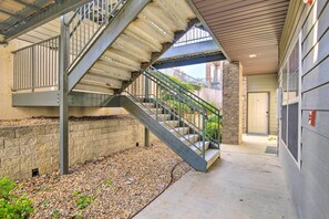 Apartment (3 Bedrooms) | Interior - Pool Access & Private Patio: Branson West Condo! (Branson West)