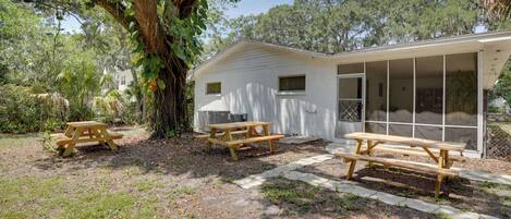 Casa (3 Bedrooms) | Restaurante al aire libre