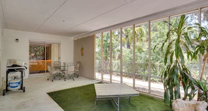 Charming Mid-century House - Just Steps to Lake!