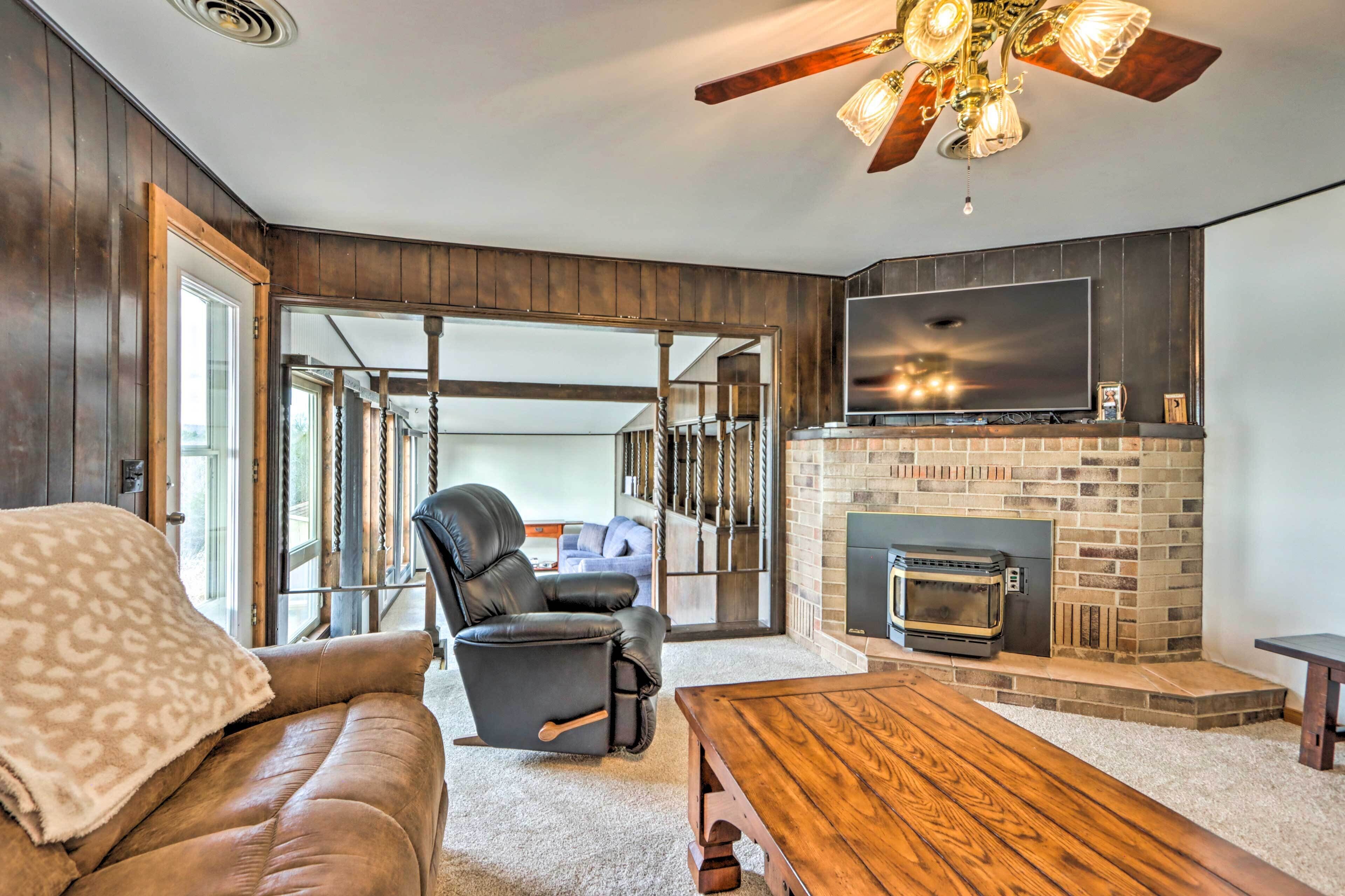 Lakeside Home w/ Deck: Near Hunting & Fishing