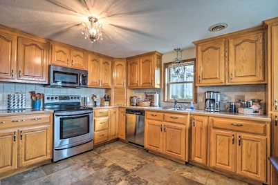 Lakeside Urbana Home - Near Hunting & Fishing!