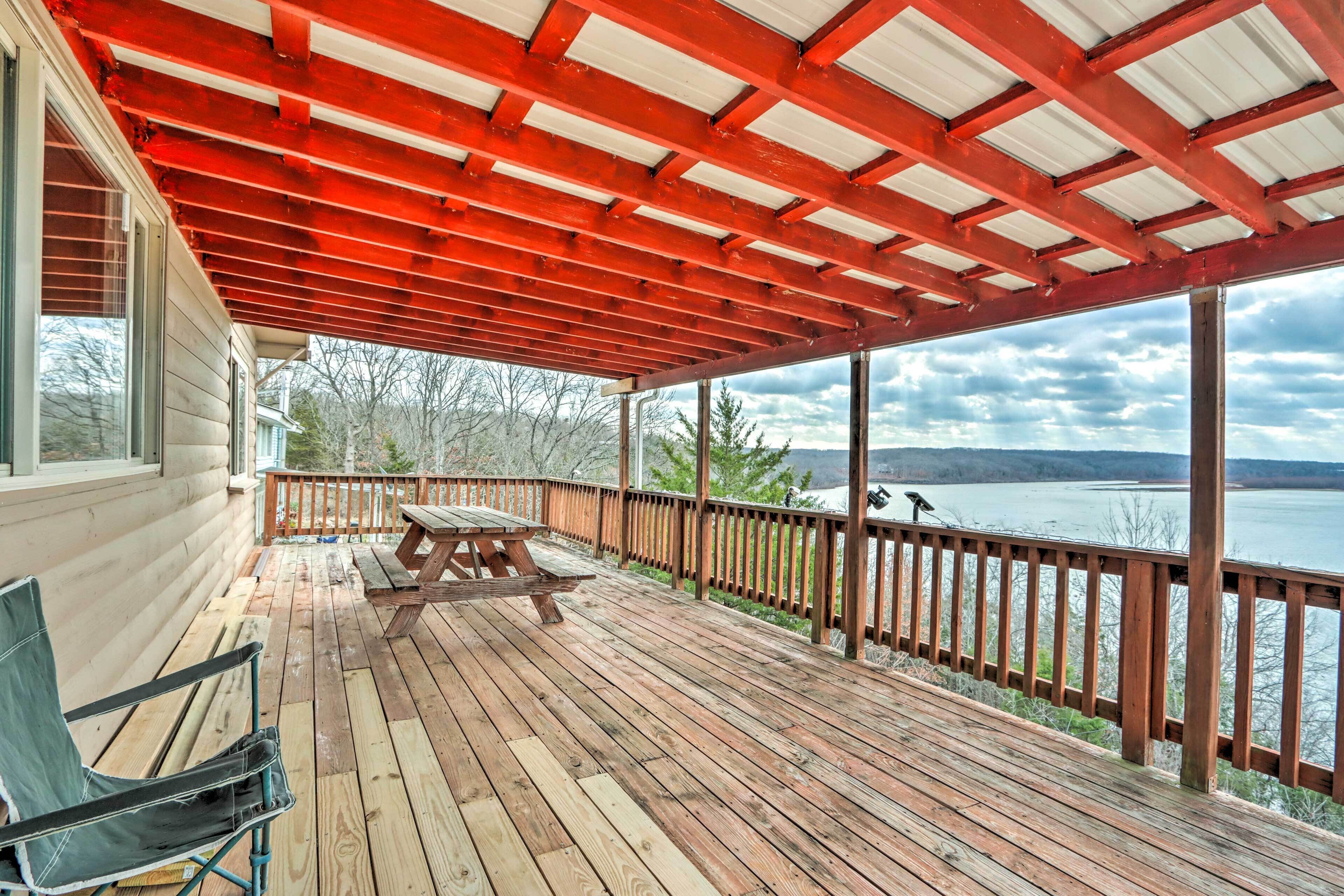 Lakeside Home w/ Deck: Near Hunting & Fishing