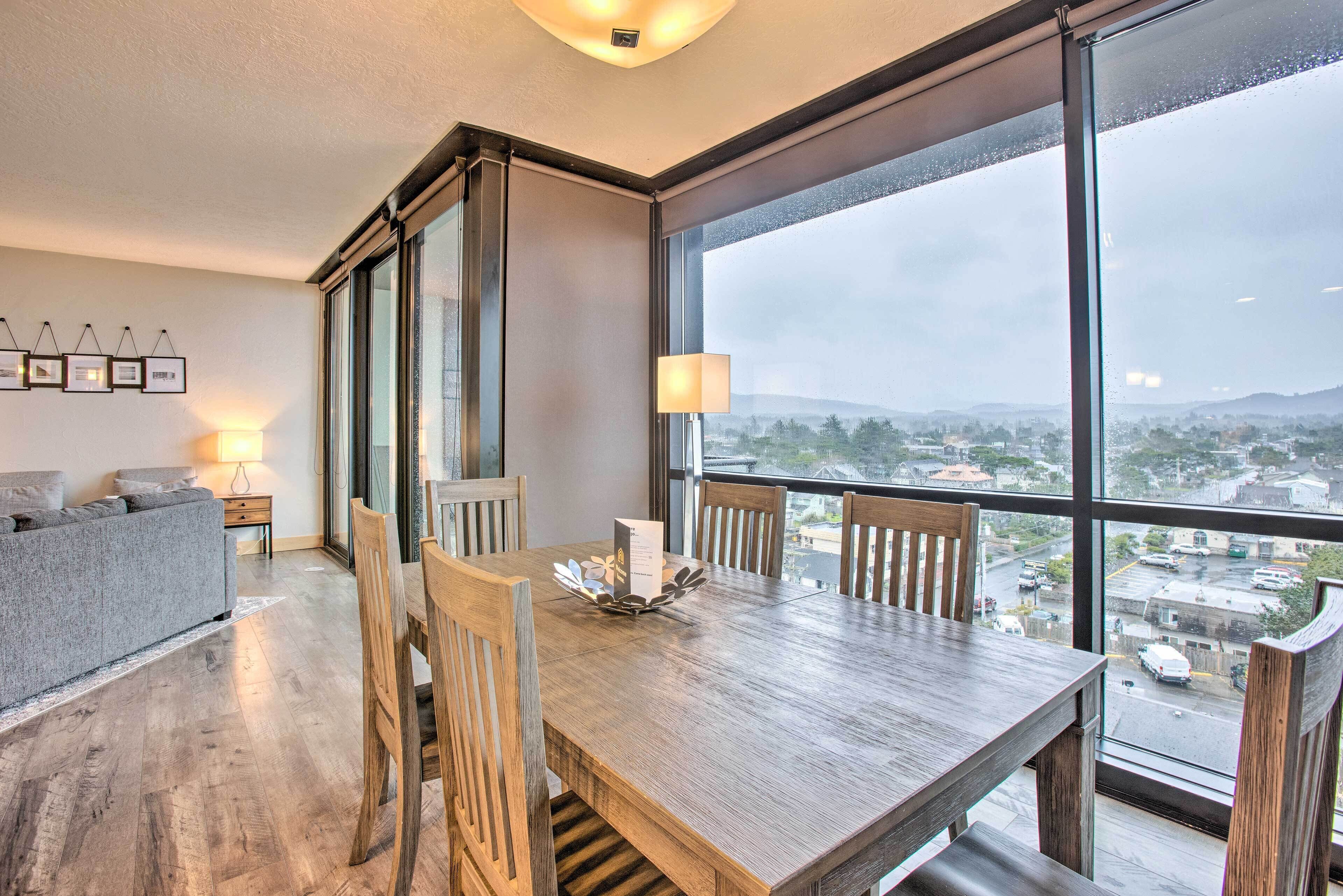 Seaside Condo w/ Pool, Balcony & Beach Access!