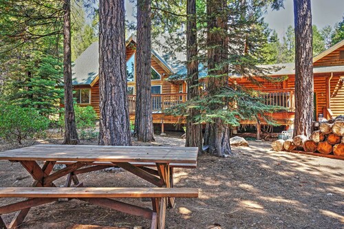 Hot Tub, Deck & Trail Access: Shaver Lake Cabin