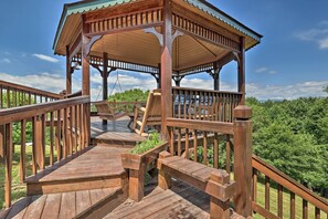 Interior - Mtn Views & Fire Pit: Rustic Piney Creek Cabin (Piney Creek)
