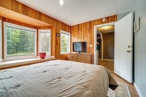 Apartment (1 Bedroom) | Interior - Convenient Kenai Apt - 3 Mi to Beach & Fishing (Kenai)