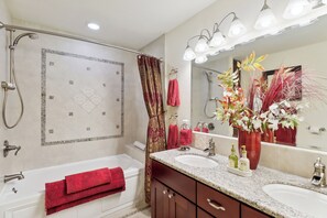 單棟房屋 (4 Bedrooms) | 內部