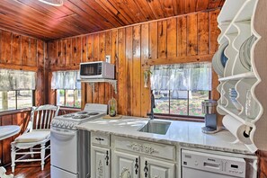 Apartment (0 Bedroom) | Private kitchen