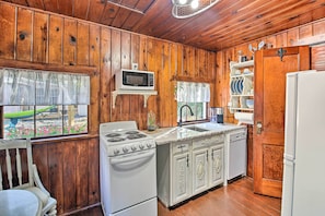 Appartement (0 Bedroom) | Cuisine privée | Micro-ondes, four, plaque de cuisson, lave-vaisselle