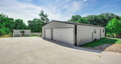 Dog-friendly Home w/ Yard & Fire Pit in Midlothian