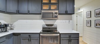 Dog-friendly Home w/ Yard & Fire Pit in Midlothian