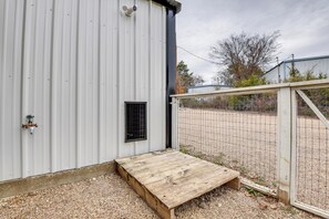 House (2 Bedrooms) | Interior - Dog-friendly Home w/ Yard & Fire Pit in Midlothian (Midlothian)