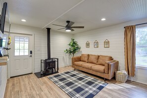House (2 Bedrooms) | Interior
