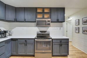 Interior - Dog-friendly Home w/ Yard & Fire Pit in Midlothian (Midlothian)