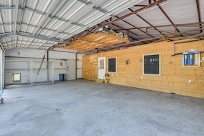 House (2 Bedrooms) | Interior - Dog-friendly Home w/ Yard & Fire Pit in Midlothian (Midlothian)