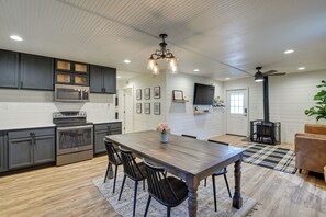 House (2 Bedrooms) | Interior - Dog-friendly Home w/ Yard & Fire Pit in Midlothian (Midlothian)