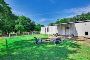 House (2 Bedrooms) | Interior - Dog-friendly Home w/ Yard & Fire Pit in Midlothian (Midlothian)