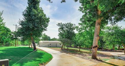 Dog-friendly Home w/ Yard & Fire Pit in Midlothian