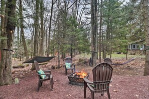 Interior - Deck & Fire Pit: Cozy Pocono Mountain Home (Lake Harmony)