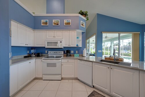 Marco Island Home w/ Southwest Sun & 2 Mi to Beach