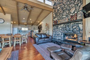 Apartment (6 Bedrooms) | Interior - Lavish Ruidoso Condo w/ 2 Private Decks & Hot Tub! (Ruidoso)