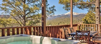 Lavish Ruidoso Condo w/ 2 Private Decks & Hot Tub!