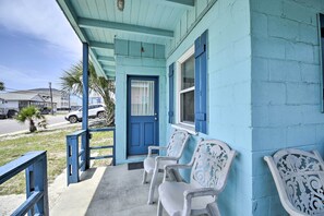 House (2 Bedrooms) | Interior - Steps to Ocean: Breezy Myrtle Beach Bungalow! (North Myrtle Beach)