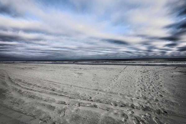 House (2 Bedrooms) | Interior - Steps to Ocean: Breezy Myrtle Beach Bungalow! (North Myrtle Beach)