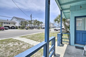 House (2 Bedrooms) | Interior - Steps to Ocean: Breezy Myrtle Beach Bungalow! (North Myrtle Beach)