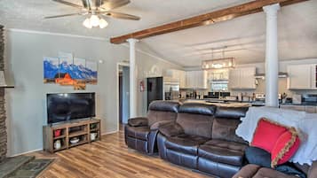 House (4 Bedrooms) | Interior