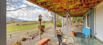 'A Touch of the West' Scenic Grangeville Apt!