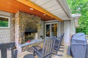 House (3 Bedrooms) | Interior - Lakefront Butler Home w/ Hot Tub & Fire Pit! (Butler)
