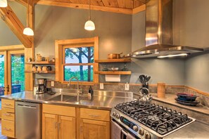 House (2 Bedrooms) | Interior - Peaceful Stony Point Getaway w/ Hot Tub & Views! (Brevard)