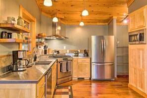 House (2 Bedrooms) | Interior - Peaceful Stony Point Getaway w/ Hot Tub & Views! (Brevard)