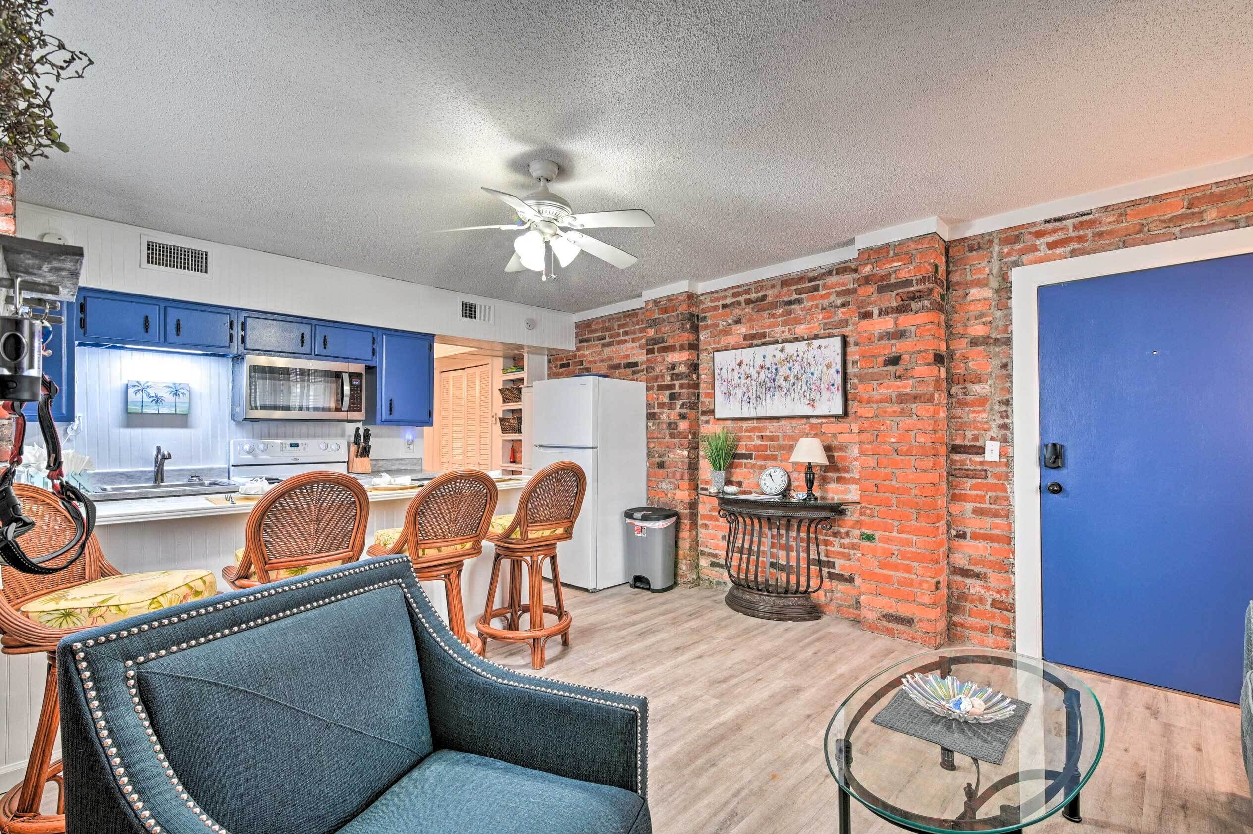 Ground Floor Unit: 10 Miles to Myrtle Beach