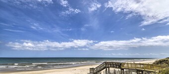 Home w/ Deck in Corolla Light: Walk to Beach!